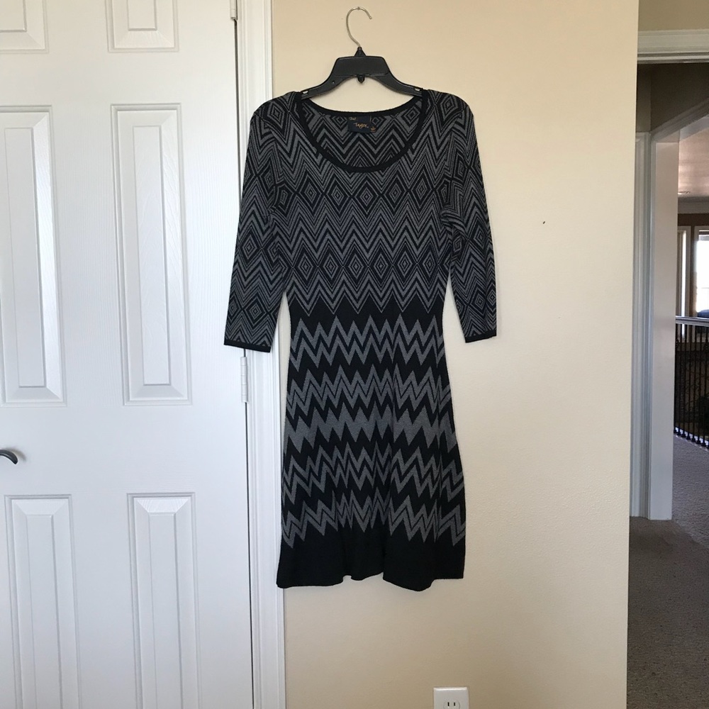 Just Taylor dress:   Size (S)